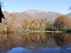 紅葉に彩られた神秘的な刈込池