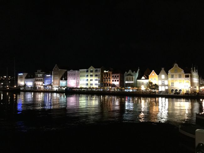 カリブ海にあるオランダ領キュラソー島に3泊4日の日程でいってきました。<br />今回は知人の住むキュラソー島へ行くことにしました。<br />キュラソー島はベネズエラの北約60km の位置にあります。<br />一年中温暖な気候で貿易風がふいています。<br />私がいった時期は ちょうど一年の中でも暑い時期だそう。<br />日中は34度を超え、ビーチが恋しくなるような暑さでした。<br /><br />世界遺産にも登録されているwillemstadのかわいい街並みのほか、<br />ダイビング、シュノーケリングもできる美しいビーチ、<br />クルーズ船や貨物船もたくさん寄港できる美しい入り江の<br />ある港町。<br />現地の通貨とアメリカドルが使えます。<br />言語は現地のパピアメント語、オランダ語、英語、スペイン語が<br />お店では通じます。<br />オランダとカリブのコラボの中にも奴隷制度の悲しい歴史背景も<br />垣間見れます。<br />他のカリブの島には無い魅力溢れる島でした。