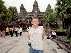 神に呼ばれた世界旅行者は、アンコール遺跡群で次々と神に祈り、対話する（1994年8月27日）＠シェムリアップ/カンボジア