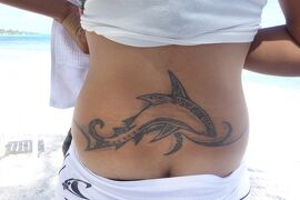 タヒチでCカード取得 【その15】 さようなら "ランギロア"、パペーテへ出発。"ペンションで働いていた女の子、ご自慢のタトゥ"！