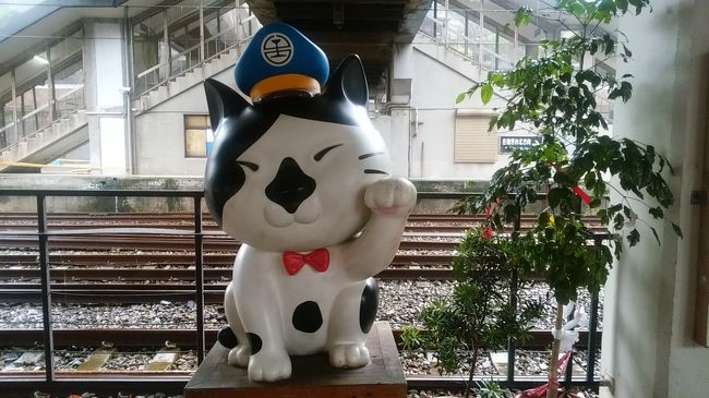 この旅の3週前に高雄に行ったばかりなのですが、常客証の権利を得たことにより、より気軽に台湾行けるな~なんて思ってました。<br /><br />高雄の翌週に雨飾山に行った帰りに寄った戸倉上山田温泉の足湯。大好きな硫黄泉。<br />せっかくなら浸かりたいな~、ん、台湾も硫黄泉じゃん!<br /><br />でも悲しいかな「お金が無い!」し「仕事休めない!」。<br /><br />ふと、ANAマイルのことを思い出し、取りあえず検索してみると、<br /><br />出ました!<br /><br />28日(金) 成田20:20発台北桃園行きBR195(NH5805) Y:○<br />30日(日) 台北松山1650:発羽田行きNH854 C:○<br />30000マイルと諸税<br /><br />行くしかない!<br />ということで、10月は2回目訪台となりました~!<br /><br />前編は出発から2日目のホウトンで癒されるまでになります。