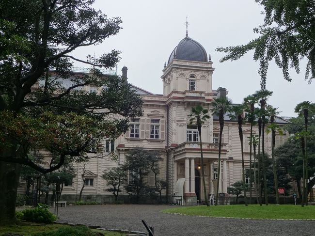 昨日とはうって変わって天気予報どおりの雨!!<br />昨日が雨よりいいか・・・<br /><br />雨の中、上野界隈を散策します。