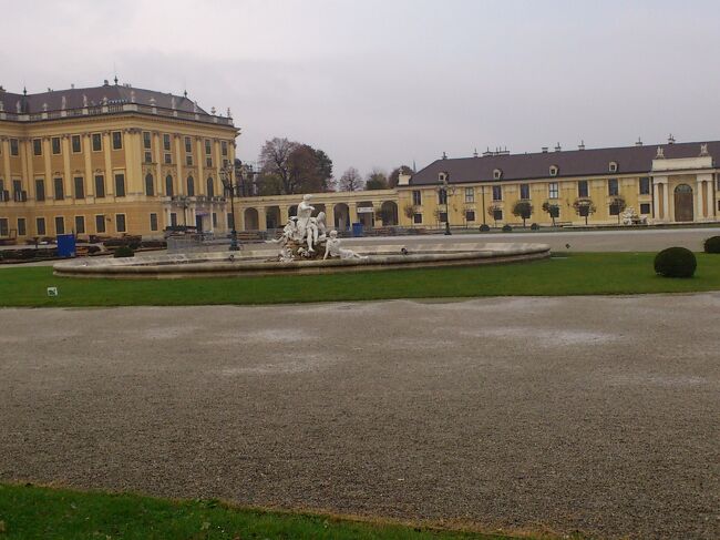 ウィーン郊外のシェーンブルク宮殿