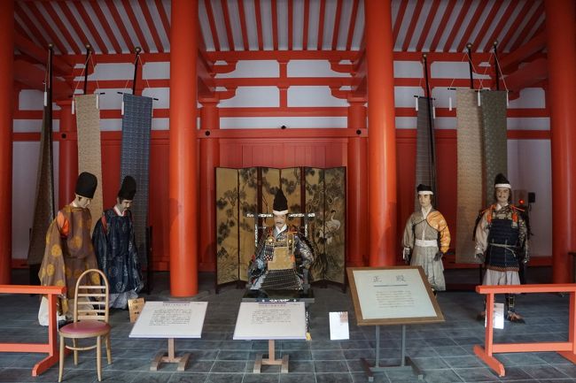 この日回ったのは、奥州市。広域合併によって生まれた市で、その中核は水沢市と江刺市。昨日、回った衣川地区も奥州市の一部です。奥州藤原氏は平泉で栄華を誇ったのですが、そのルーツは藤原清衡が生まれた江刺地区。清衡の父藤原経清の築いた豊田館跡に清衡産湯の跡も残ります。歴史公園「藤原の郷」も意外に本格的。平泉では少しいい加減な扱いをされている伽羅御所が立派に復元されていたり、平泉じゃなくて、本当はこっちが本家なんだよとでもいいたげな意欲的な施設でした。そして、その前に回った鳥海柵跡に胆沢城跡は、古代みちのくの歴史舞台の中心。その広大なスケールは今でもロマンをかきたててくれるものがありますね。一方で、こうした歴史と同居した市街地である水沢地区と江刺地区。駅からのアクセスはイマイチの江刺地区のB級グルメを楽しんだり、幕末以降、偉人を輩出した水沢地区のプライドにも少し触れて。私にとっての空白地帯がこれでまた一つきれいに埋まったような気がしました。