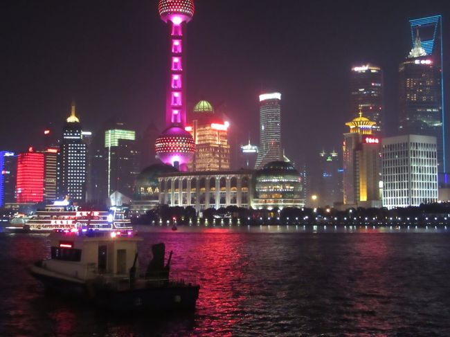 ２０１６年９月２８日付けの新聞で上海蟹フルコースディナーを食す、シェラトンに泊まる上海３日間を見つけたので<br />迷わず即ネット予約しました。<br /><br />上海は正直あまり興味がなかったのですが、全食事つきでシェラトン五つ星のホテルに泊まれるという文言に魅かれました。