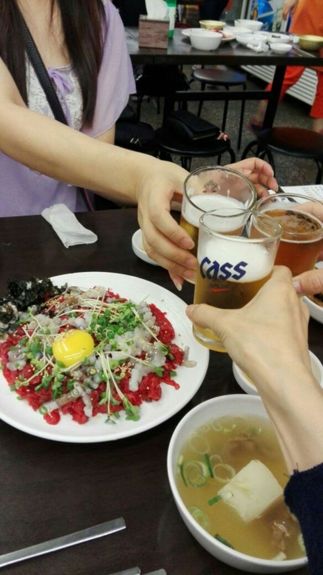 韓国好きなSNSで集まったメンバーさんと<br /><br />現地集合現地解散で　一緒に食事シェア♪<br /><br />初めての韓国までの一人旅。<br /><br />美味しいメクチュに　マッコルリ。<br /><br />ソウル満喫な三日間<br /><br />初めてAirbnbでの民泊体験。<br /><br />刺激的だぜ。ILOVE　韓国