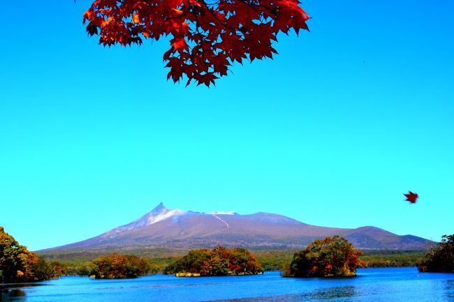 今年もお客様をお連れしての２泊３日の団体旅行の責任者として、北海道道南に行ってきました。<br /><br />7年前より、旅の企画立案を私が行うことになり、旅行先の候補を５,６ヶ所ピックアップして、それを大手旅行代理店数社に企画を依頼し、お客様二百数十名の代表者からなる、幹事会でプレゼンし行先を決定しています。<br /><br />過去１４回の旅行で北は北海道から南は沖縄まで、日本列島を縦断して、昨年は初めての海外で身近なお隣の国、台湾へ行きました。<br /><br />でも、参加者の年齢層が高いせいか、海外は敬遠され、３０名を切った参加者になってしまい、今年は再び国内の、毎年行きたい先リクエストの上位を占める北海道のグルメツアーとなりました。<br /><br />今年も自分が行きたかった九州の軍艦島、長崎の旅を一押しでプレゼンしたにも関わらず、決まった先はなぜか北海道の道南。<br /><br />北海道となると、道南も、道央も、道東もどこにいっても定番の観光コース。<br /><br />そうなると宿と食事のこだわりだけ。<br />北海道旬のグルメを味わっていただくことを前面に打ち出した旅行でしたが、宿も食事もまずまずでした。<br /><br />今回も企画立案から事前準備、旅行同行責任者、司会、カメラマンと超多忙ながらもしっかり旅を楽しんできました。<br /><br /><br /><br />