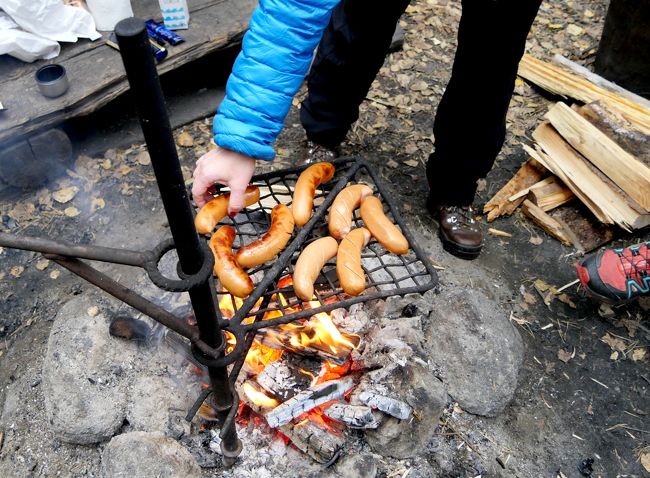 2016.10フィンランド出張講演旅行5-Nuuksio国立公園　薪割り，たき火でソーセージなどの昼食