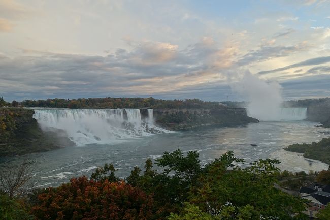 ナイアガラ　ニューヨークの旅　<br /><br />ニューヨーク　前半<br /><br />ナイアガラ瀑布とニューヨークへの旅。<br />私にとって２回めのニューヨークの旅。<br />前回は息子と行きましたが、今回は妻、娘との３人での旅行になりました。<br />男同士とはペースの異なる旅になりましたが、それもなかなかいいものだと思います。<br />前半のナイアガラはあまり天候に恵まれずに残念でしたが、全体に暖かく、持っていった防寒着は使わないという嬉しい誤算に恵まれました。<br /><br />ナイアガラ<br />https://ssl.4travel.jp/tcs/t/editalbum/edit/11189103/<br />ニューヨーク　前半<br />https://ssl.4travel.jp/tcs/t/editalbum/edit/11189104/<br />ニューヨーク　後半<br />https://ssl.4travel.jp/tcs/t/editalbum/edit/11189866/