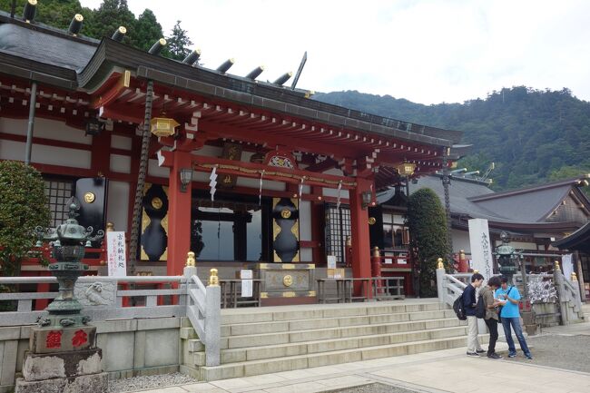 けんいちの１人旅です。<br /><br />【関東ふれあいの道神奈川コース１６】大山阿夫利神社や日向薬師の歴史、モミ原生林の森林浴、下社や見晴台からの眺望を楽しむ盛りだくさんのコースです。コース１５からそのまま続けて歩いてきました。<br /><br />『関東ふれあいの道：１都六県をぐるりと１周する長距離自然歩道です。日帰りで行けるコースが１６０設定されていて、それらを走破すると認定証が各都県からいただけます。神奈川県は１７のコースがあります。』<br /><br /><br />