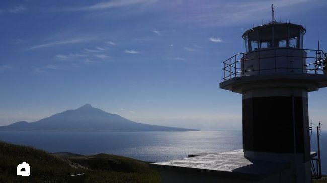 8日目。今日から最終日までの3日間は友人同行。メインは利尻山登山で3日間のうち天気に応じていつでも登山できる体制のスケジュールを組んだができれば余裕のある9日目に登山したい。<br />幸い引き続き天気は安定。8日目礼文島、9日目利尻登山、最終日利尻一周という日程で進めることとなった。<br /><br />8日目<br />稚内港6:20～礼文島香深8:15<br />鴛泊8:36～知床8:55 桃岩展望台コーストレッキング<br />桃岩登山口～香深　レンタカー<br />香深～金田ノ岬～スコトン岬～久種湖～スカイ岬～高山植物園～桃台・猫台～<br />地蔵岩～香深<br />礼文島香深港16:25～利尻島鴛泊港17:10　利尻富士観光ホテル宿泊