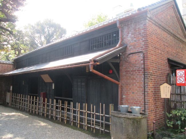 港区7丁目・8丁目、乃木神社、乃木公園を散策しました、アンコール遺跡群の観光をする為、カンボジアのビザ取得で大使館に行き、ついでに周辺散策をしました。<br /><br />東京メトロ半蔵門線・銀座線の青山一丁目駅から歩きました、青山通りと外苑通りの角にある赤坂郵便局から六本木方面に歩いて山王病院手前を入ってちょっと歩くとカンボジア大使館があり手続き後周辺を散策しました。<br /><br />乃木将軍が祀られている乃木神社と旧乃木邸がある乃木公園内を散策、神社境内は参拝者が少なく静かに歩くことが出来、乃木公園内も人がちらほらいた程度で静かでした、都会の中で明治の歴史を頭に浮かべてのんびりしました。