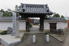 2016秋、平針古城の伝承地(3/8)：平針(第一)古城の時代からの平針の古刹、秀伝寺、山門