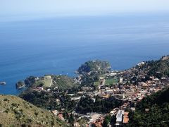 ｻﾝﾀｶﾞﾀ･ﾃﾞ･ｺﾞｰﾃｨ？ｻﾝﾀｰｶﾞﾀ･ﾃﾞ･ｺﾞｰﾃｨ？？未知なる「美しい??村」を目指してイタリア南部へ：タオルミーナはチェファルのように海がきれい～