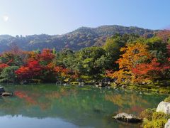 紅葉の嵐山と天龍寺♪、イメージは違ったけれど、やっと渡った渡月橋