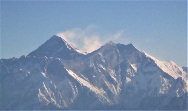 ナマステはネパール語で朝昼晩いつでも関係なくできる挨拶の言葉です。<br /><br />表紙の写真はカトマンズからのエベレスト遊覧飛行の機内から見たエベレスト（サガルマータ、チョモランマ）で、天気に恵まれて世界最高峰が綺麗に見えました。<br /><br />ネパール連邦民主共和国は、東・西・南の三方をインドに、北方を中国チベット自治区に接する西北から東南方向に細長い内陸国で、ヒマラヤ登山の玄関口（ネパール北部は世界の屋根とも称される8000メートル級の山々が林立する高山地帯）になっています。<br /><br />面積は約14.7万km、人口は2650万人、首都はカトマンズ（約100万人）<br /><br />2015年ネパール地震は、 ネパール カトマンズの北西約77kmで2015年4月25日に発生のMw7.8、死者8,964人<br /><br /><br />ネパールの印象は、ヒマラヤ山脈の寒いイメージと違い以外に温かい気候、神々しいヒマラヤ山脈、ネパール地震の影響からの復旧途中、埃っぽく雑然とした街中、不十分なインフラなどです。<br /><br />ネパールの世界遺産は4カ所<br />①カトマンズ盆地<br />②サガルマータ国立公園<br />③仏陀の生誕地ルンビニー<br />④ロイヤル・チトワン国立公園<br /><br />今回訪問したヒマラヤの世界遺産<br />①カトマンズ盆地のカトマンズ、バクタプル、パタン<br />②サガルマータ国立公園の遠景<br /><br />今回訪問した１０の絶景<br />①ヒマラヤビューのホテル「ヒマラヤ・フロント」宿泊<br />②サランコットの丘での朝日観賞<br />③ディックルポカリのヴィレッジハイキング<br />④ノーダラの丘でアンナプルナ展望ランチ<br />⑤ノーダラの丘ハイキング<br />⑥アンナプルナ遊覧飛行<br />⑦日本山法妙寺付近のハイキング（ペワ湖とヒマラヤ展望）<br />⑧ラニバンの丘での展望ランチ<br />⑨ヒマラヤ絶景ホテル「クラブ・ヒマラヤ」宿泊<br />⑩エベレストに迫るヒマラヤ遊覧飛行<br /><br /><br />