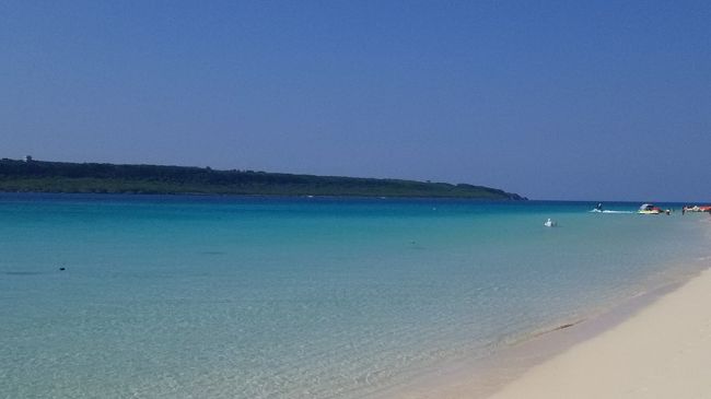 若かりし頃に行った、懐かしい宮古島に行ってきました。<br />40年前、沖縄本土に旅行した折、宮古島にも行きました。<br /><br />あの頃はまだ沖縄が日本に返還されて間もない時期でした。<br />那覇から往復夜行のフェリーで宮古島に渡り0泊の滞在でした。<br />交通の便も悪く、前浜ビーチ＆人頭税石＆熱帯植物園とタクシーで周ったのを思い出します。<br /><br />今回も1泊2日といった滞在でしたが、レンタカーがあるのでかなりいろんな所に行くことができました。<br />