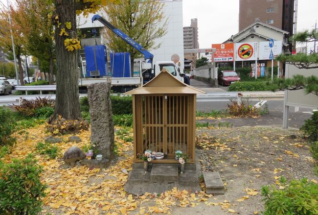 現在の平針街道(姫街道)の街並み風景です。平針街道は、慶長1717年(1612年)、徳川家康の命により、岡崎から名古屋城への近道として造られました。この街道は、江戸時代の主街道の五街道の一つの東海道に対して、姫街道とも脇街道ともいわれました。(ウィキペディア、あいちのお城めぐり)