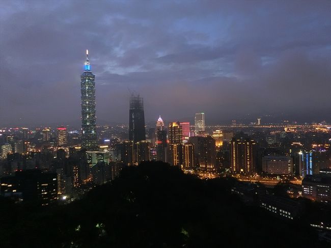 台北の夜景を見に、象山自然歩道へ。