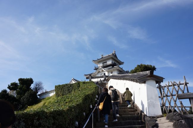 花鳥園の後にホテルのチェック・インまで時間があったので、掛川城に行ってきました。<br />