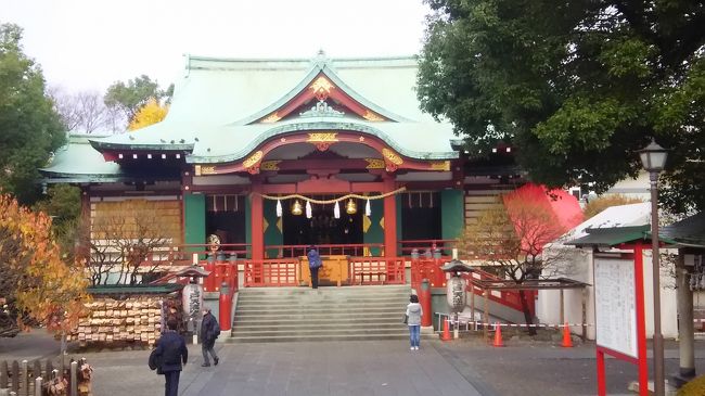 時間が空いたので、亀戸を散策してきました。大通りを一本中に入ると、細い路地がたくさんあり、風情がある街並みでした。駅のそばの路地は、小さな食堂、居酒屋、キャバクラなどたくさんのお店が乱立していました。