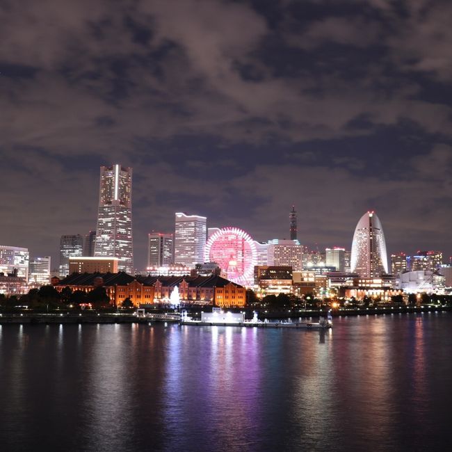 今回はカメラ好きの仲間5人で横浜みなとみらい周辺の夜景撮影会に行ってきました!<br /><br />予定や撮影ポイントなど、みんなで練りに練ってゆっくり計画したので、行く前から楽しくて遠足気分でした(笑)<br /><br />ではではハプニングあり笑いありの、みなとみらいの夜景にどっぷり浸かってください。
