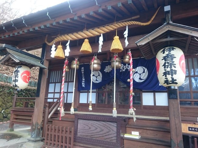 お休みが取れたので車で行きやすい温泉地へと行って来ました！<br />温泉に入りのんびりする事が目的なので、<br />観光もきまぐれに～<br />少し紅葉も期待したけど･･･<br />やはり遅かったです･･･残念。<br /><br /><br />＜１日目＞<br /><br />黄金の湯館<br /><br />宿：よろこびの宿　しん喜<br /><br />＜２日目＞<br /><br />伊香保ロープウェイ<br />→ときめきデッキ→伊香保神社→河鹿橋→石段<br /><br />五徳山　水澤寺<br /><br />（高崎）徳明園・洞窟観音