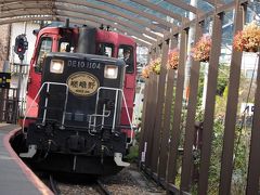 師走の京都　①紅葉残る嵯峨野トロッコ列車