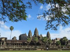 カンボジア　「行った所・見た所」　アンコールワット（西参道から中央塔へ）