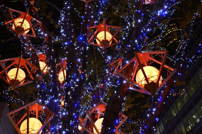 １１月の半ばころから都心ではあちこちでイルミネーションが灯り、キラキラ輝く季節になりました。<br />１２月の最初の日曜日車に乗って家の近所の明治学院大学のクリスマスツリー、六本木のケヤキ坂、東京タワー、丸の内、そして最後にカレッタ汐留と毎年同じコースでイルミネーション巡りをしてきました。<br />毎年見ていますがどこもテーマは違ってもほぼ似たような感じで、今年も特に目新しい変化はありませんでした。<br />それでもやっぱりこの時期気になるのがイルミネーションですね。