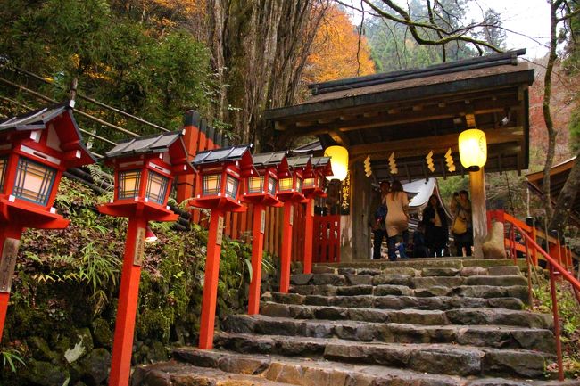 鞍馬寺と貴船神社へ足を延ばしました。<br /><br />京都市内の神社仏閣とは違う雰囲気が、<br />印象的でした。