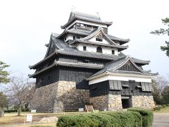 祝国宝、４０年ぶりの松江城登城