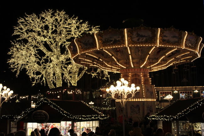 ヨーテボリの遊園地リーセベリで、<br />クリスマスイルミネーションを鑑賞したり、<br />クリスマスマーケットでお買い物したり、<br />一足先にクリスマスの雰囲気を味わってきた。