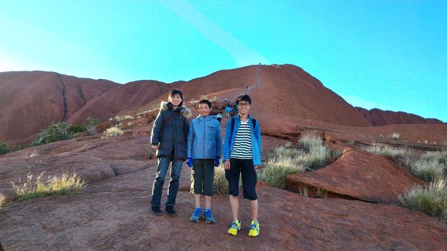 エアーズロックのサンライズとエアーズロック登山、キャメルツアーとエアーズロック盛り沢山の一日でした