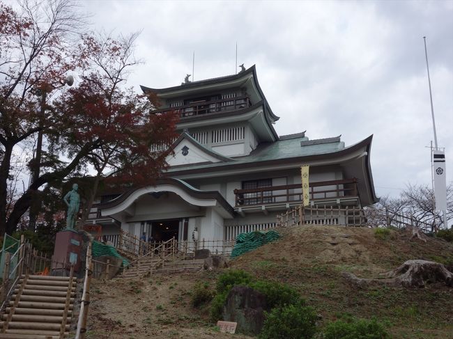 小牧山は標高86mの山で、山頂には小牧城（小牧市歴史館）がある。