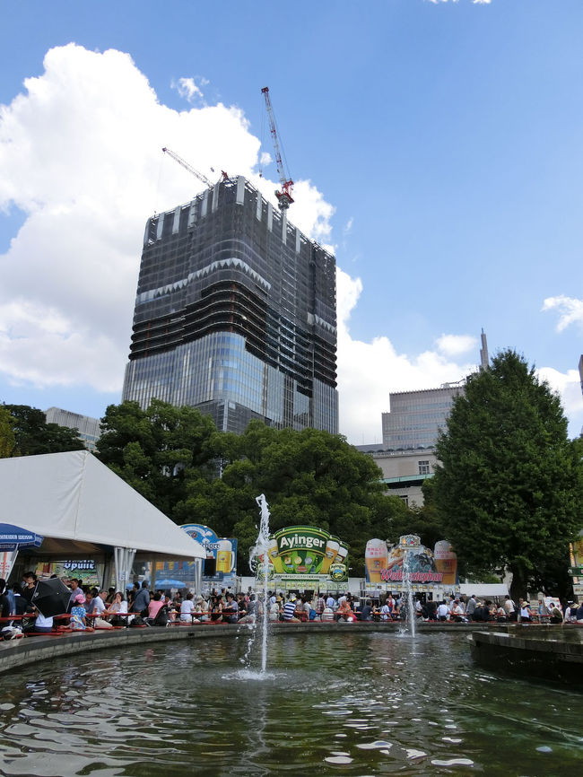 日比谷公園で開催されていたオクトーバーフェストに行きました。<br />今年何回目??<br />一人だったので一杯だけの予定で寄ったのですが、2杯飲んでしまいました。