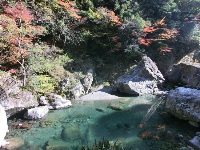 高知の旅３日目は、前日に行こうと思っていて行けなかった”中津渓谷”へ！<br />（２日目の宿泊地は土佐市でしたが、それでもこの中津渓谷までは１時間以上かかりました）<br />