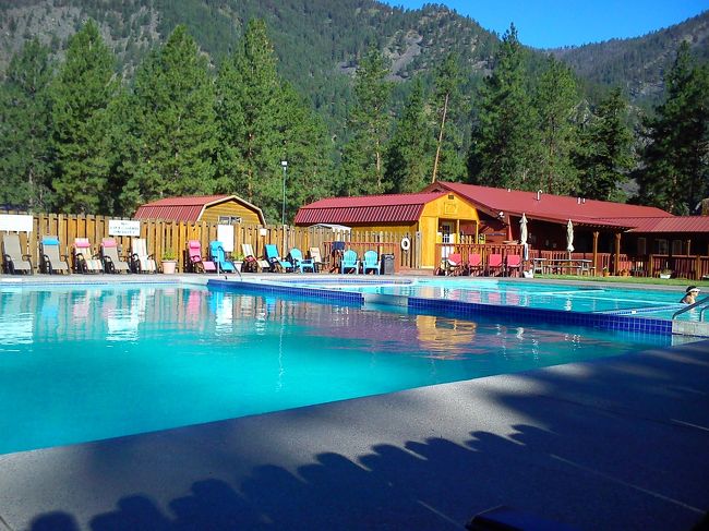 アメリカ３州・カナダ２州、国境沿いドライブの旅２週間２０１６　１７、グレイシャー国立公園近くの温泉宿　Quinn's Hot Springs Resort