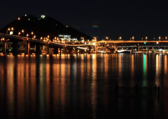 夜景　黄金山を海から狙ってみました。クロスロードが主役？