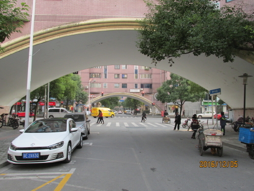 上海の古北エリア・栄華東道・商業街