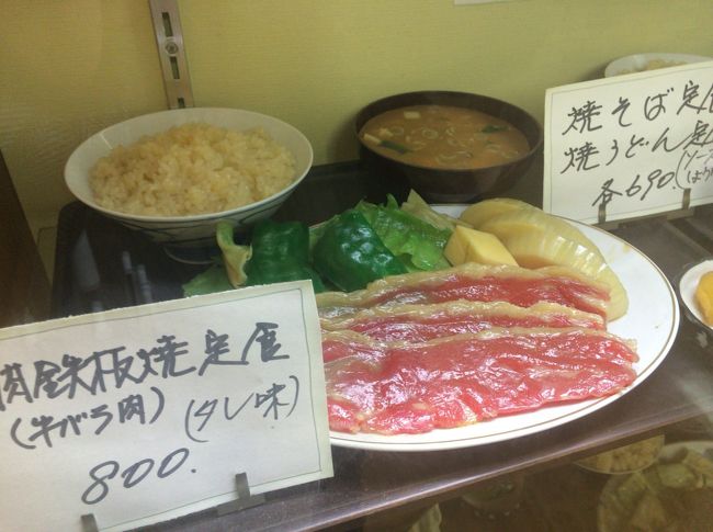 なんていう事は無い年末の1日、ぶらっと武蔵小山へ<br />ここは品川区ね<br />東急目黒線で目黒から二駅3分、田園調布からだと7~8分<br />一時は東洋一だった商店街もあり、新旧が織り混ざった楽しい街だな<br />今でも都内では一番長い商店街らしいパルム<br />ブラブラ歩きながら600円の刺身定食ランチ、昭和な喫茶店&温泉の町歩きの半日ツアーなり<br />