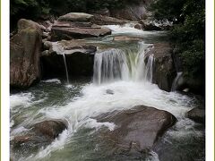 Solitary Journey［1789］巨岩がゴロゴロと折り重なっている二河川沿いの遊歩道をウォーキング＜二河峡・股くぐり岩＞広島県呉市