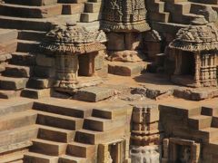 南西インドの旅　（7）　　　　　　　　　　　　　　　　　　　モデラーの太陽寺院とパタンの階段井戸を観る。