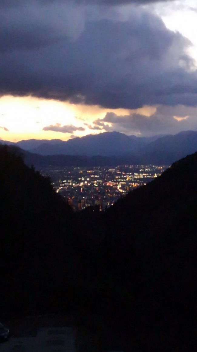 クリスマスの三連休、甲府の外れの隠れ宿【積翠寺温泉　坐忘庵】さんにお世話になってきました。<br />初めての甲府、山の中の静かな温泉宿に２泊、癒されてきました、<br />その記録です。