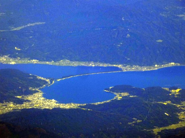 ほぼ定刻に出発したANA機は広島空港に向かって西進しますが、日本海が見えたところで南に転進をはじめます。<br /><br />この日は、概ね気持ちよく晴れてたので、上空からの地形を追って行きます。<br />