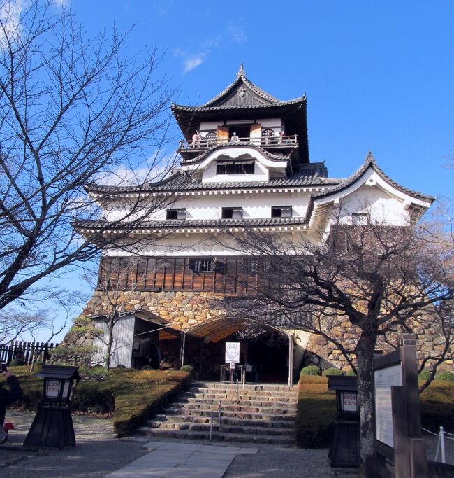 かつては日本で唯一の個人所有の城だった、国宝犬山城に行ってきました。天守は望楼型 三重四階地下二階、現存する日本最古の木造天守です。<br />