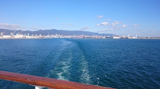早朝の飛行機で大阪、神戸へ。そのまま観光もせずに神戸港から、「にっぽん丸」に乗船、横浜へ向かいました。とんぼ返りの船旅。はじめてのクルーズなので、わくわくでした。海を見ながら食べまくりの、ゆったりした時間を過ごしました。