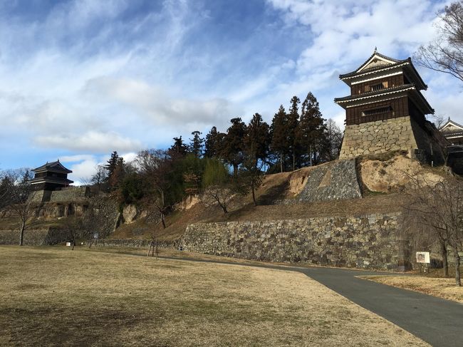 小諸から上田へ移動してからの旅行記です。<br />上田城へ行って大河ドラマ館を見に行きました。<br />この日の気温は１２月にしては高く、重装備してきた私は暑いくらいでした。<br />上着のダウンコートを脱いで観光してました。<br /><br />