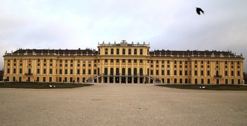 初ウィーン、ホテルエンジアーナに宿泊後マリアテレジアイエローのシェーンブルン宮殿