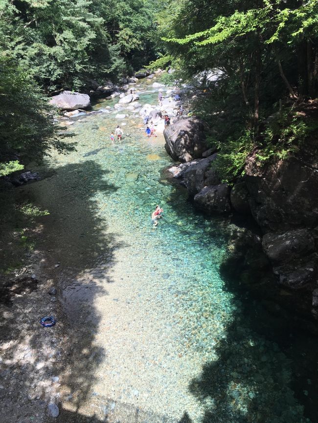南木曽温泉近くにある綺麗な渓谷で川遊びをしてきました。